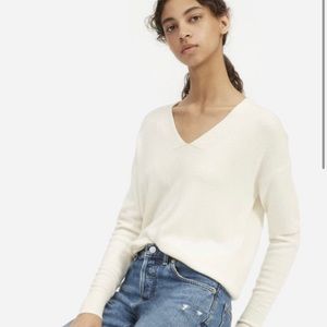 Everlane cashmere v neck sweater S